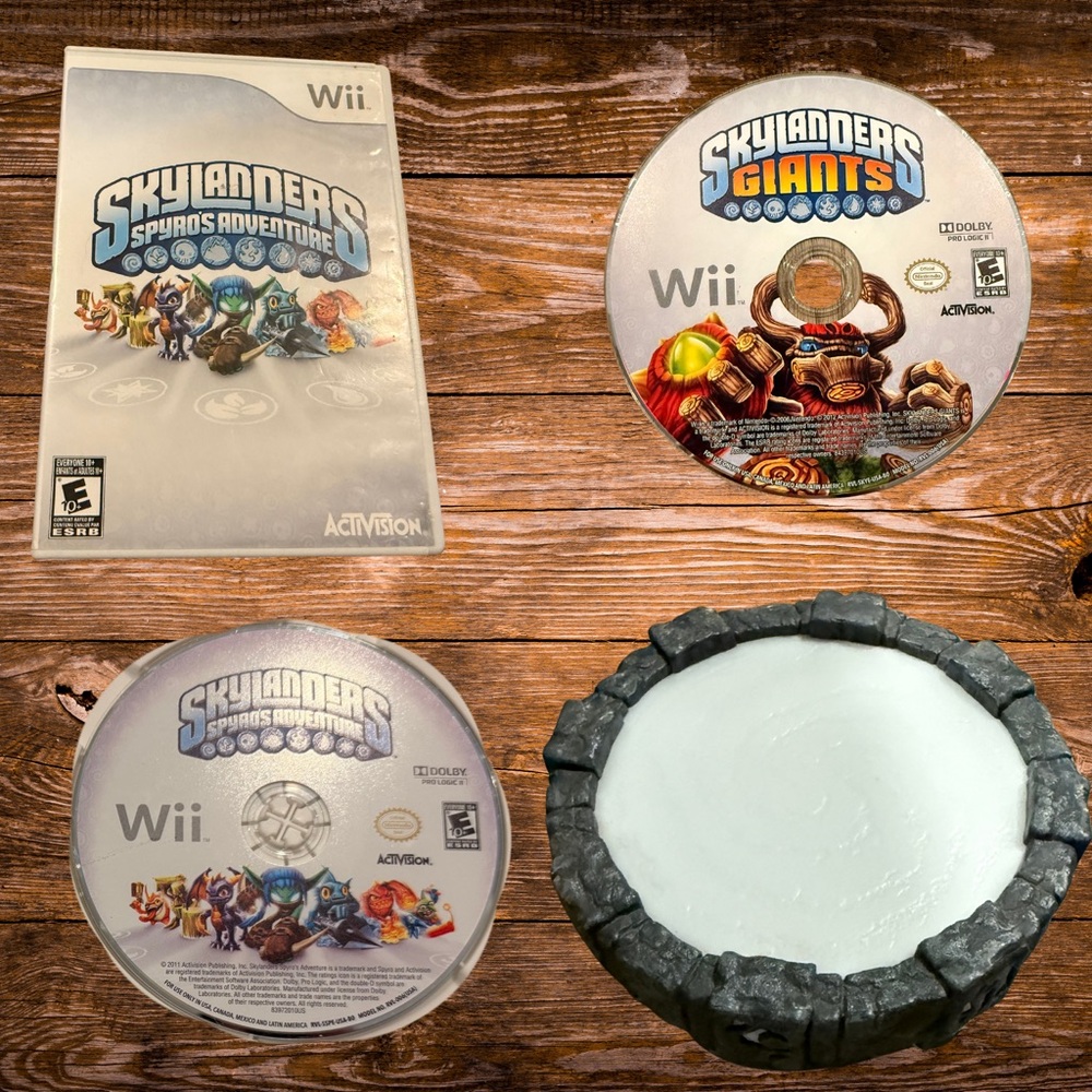 Nintendo Wii Skylanders Bundle – Giants + Spyro’s Adventure Game & Portal